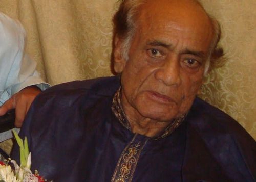Mehdi Hassan laid to rest at Shah Muhammad Shah graveyard yesterday