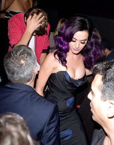 Katy Perry celebrates with Pattinson, Bieber, Selena after premier of her movie