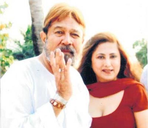 Rajesh Khanna's companion sends legal notice to his family