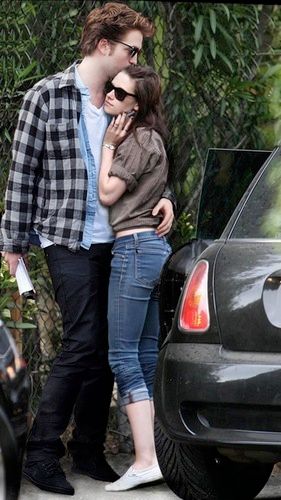 Robert Pattinson, Kristen Stewart move in together?