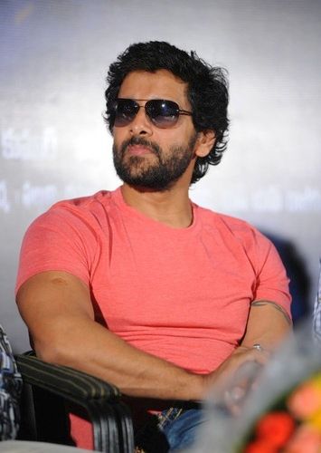 Vikram charges Rs 15 crore for Shankars /