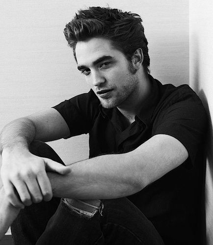 Leonardo Dicaprio wants to take Robert Pattinson on a boys' trip