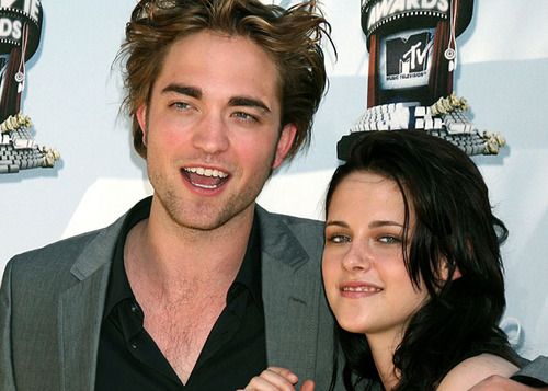 Robert Pattinson moves in with Kristen Stewart again?