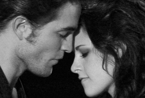 Robert Pattinson-Kristen Stewart: A lovey-dovey couple again?