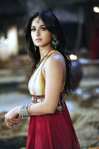 Anushka may play Rani Rudrama Devi in Gunashekar’s bilingual