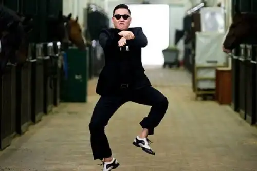 Gangnam Style star wins an early American Music Award