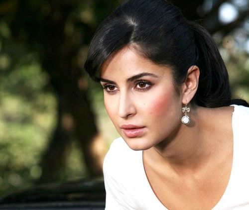 Katrina does full-time masti with young fans