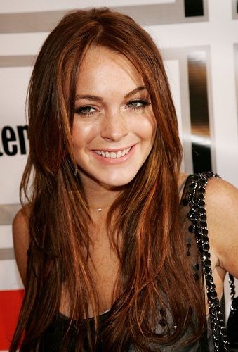 Troubled star Lindsay Lohan moves in with her mom