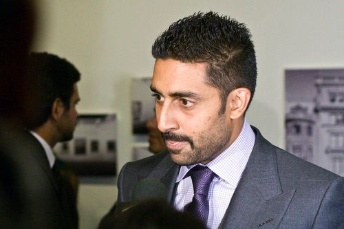 Abhishek Bachchan to play Big B’s role in Do Aur Do Paanch remake