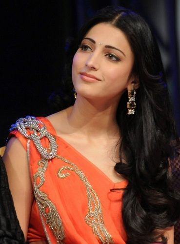 Shruti Haasan hands out support to Earth Hour 2013 campaign