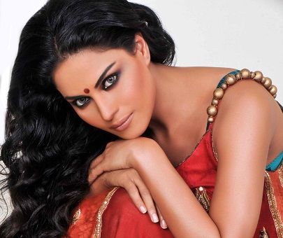 Veena Malik wounded on sets of Silk Sakkath Maga